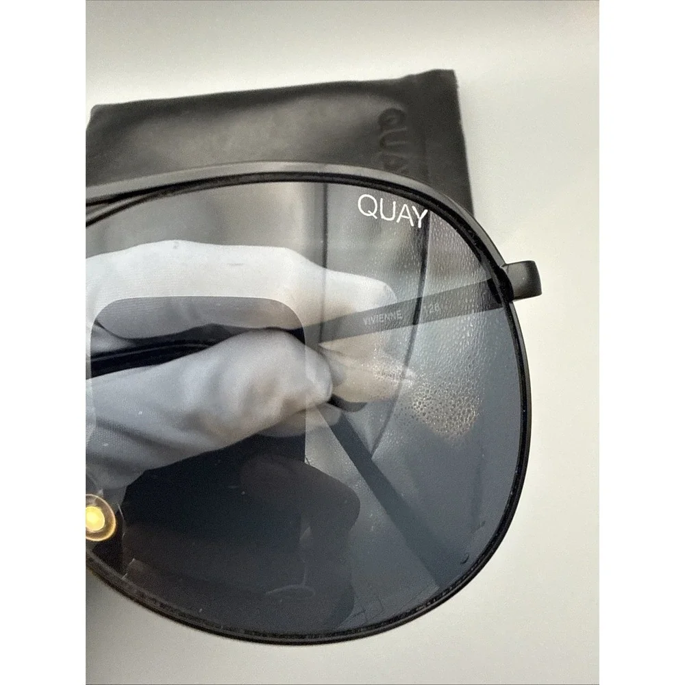 QUAY Australia Vivienne AuthenticOversized Aviator Sunglasses Black Smoke & Case